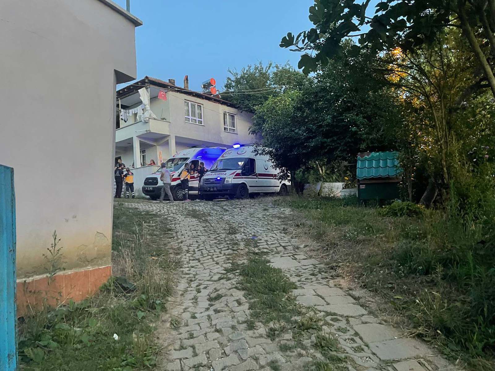 Düzce'de korkunç olay! Bir aileye silahlı saldırı: 3 ölü, 1 ağır yaralı 