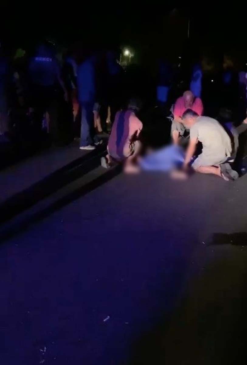 Antalya Finike'de korkunç kaza! Karşıdan karşıya geçmeye çalışan kadınlara otomobil çarptı: 3 ölü 