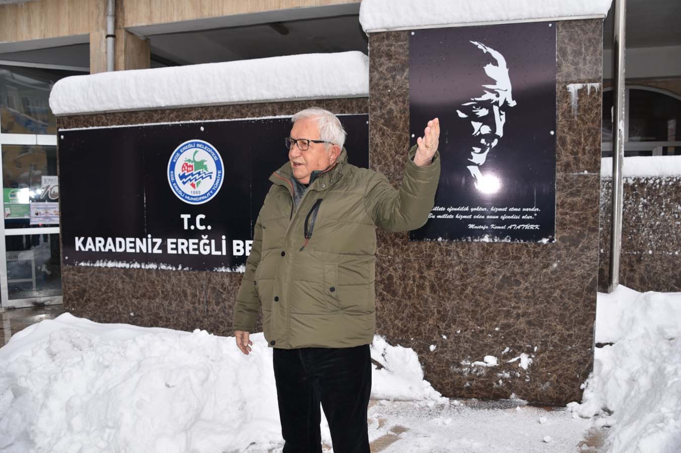 Şarkıcı Gülşen'in sahnesine çıkan Ereğli Belediye Başkanı Halil Posbıyık'ın o sözleri olay oldu! Tipik CHP'li. Kadının vücudunu göremediklerinde...