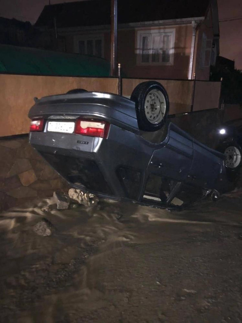 Rusya'da sel felaketi! 50 araç zarar gördü, 1 kişi öldü!