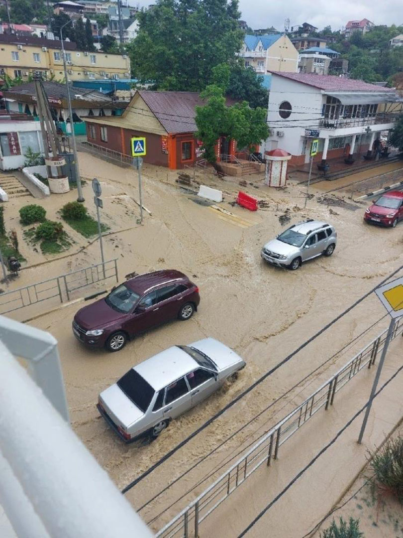 Rusya'da sel felaketi! 50 araç zarar gördü, 1 kişi öldü!