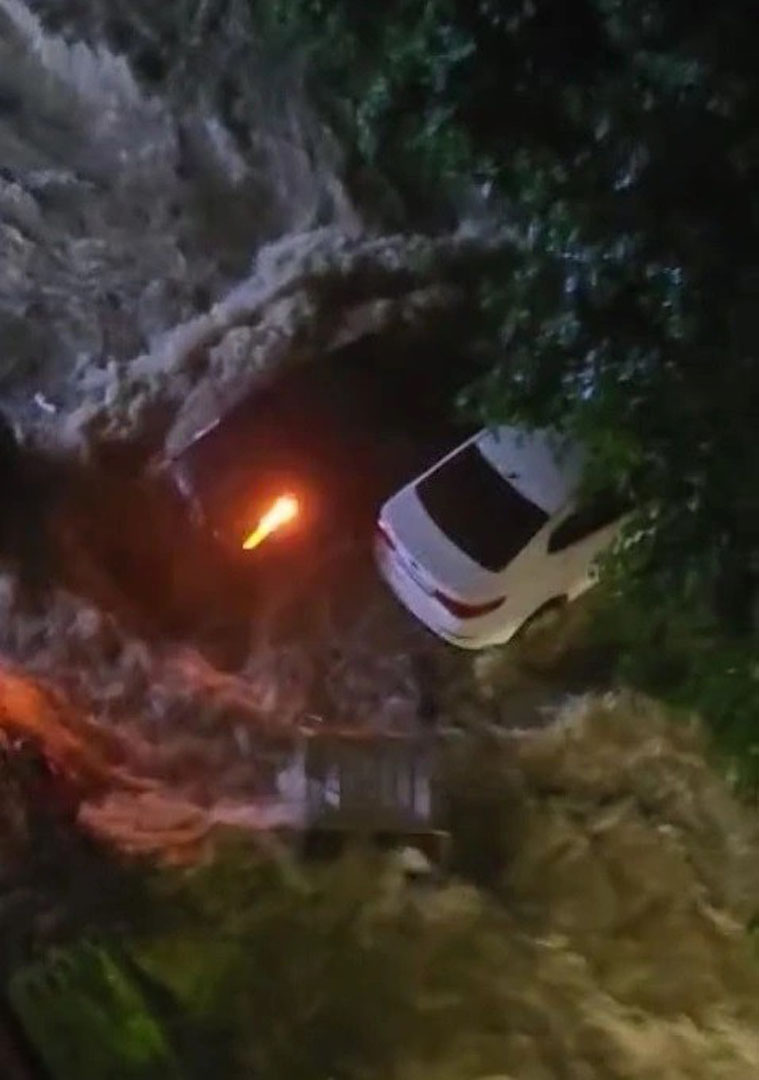 Rusya'da sel felaketi! 50 araç zarar gördü, 1 kişi öldü!