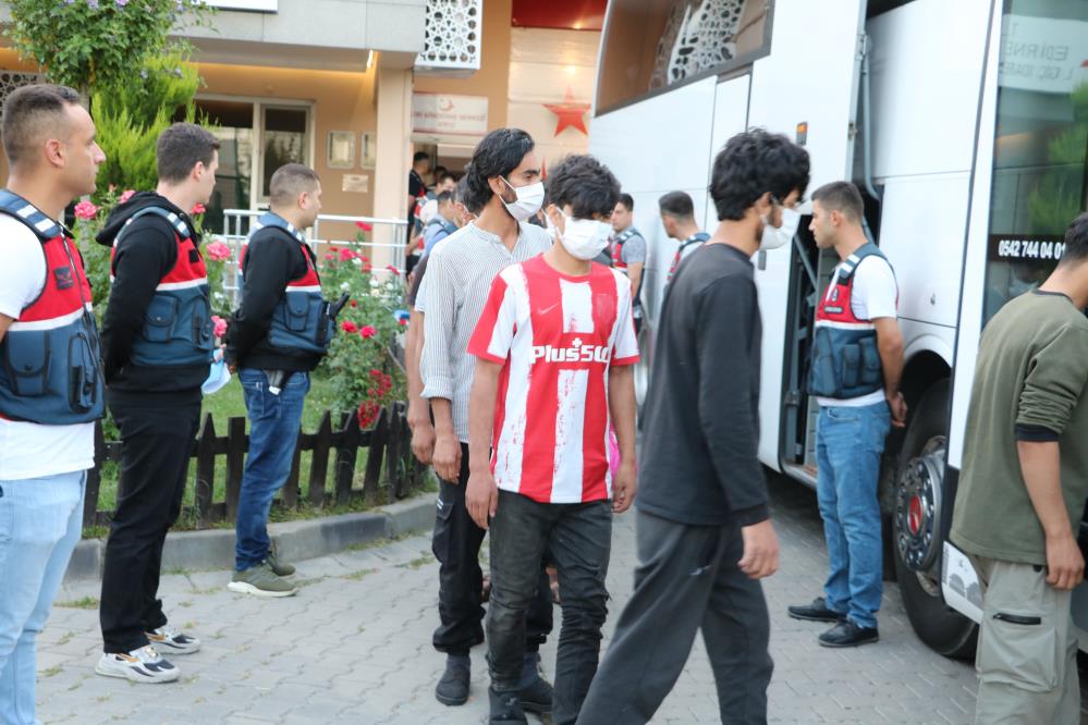 215 Afgan göçmen yakalanmıştı! Sınır dışı edilecek!