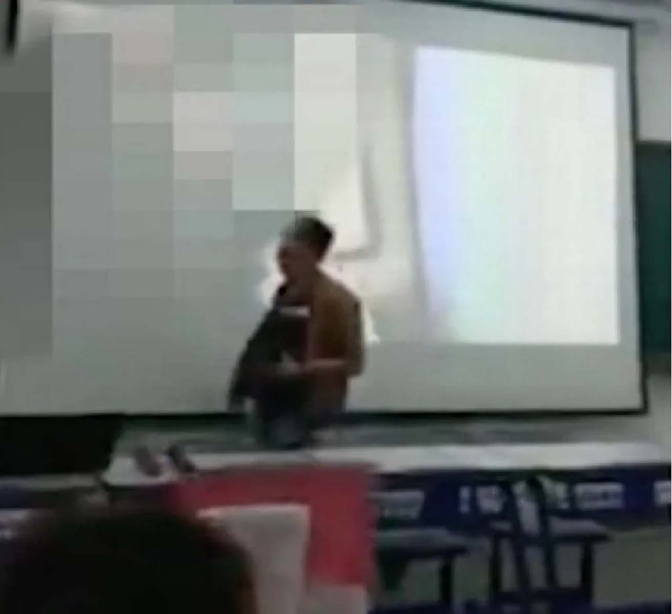 Bir öğretmenin utanç verici anı: Derste öğrencilerine cinsel içerikli video izletti! Hatasını fark etti ama iş işten geçti 