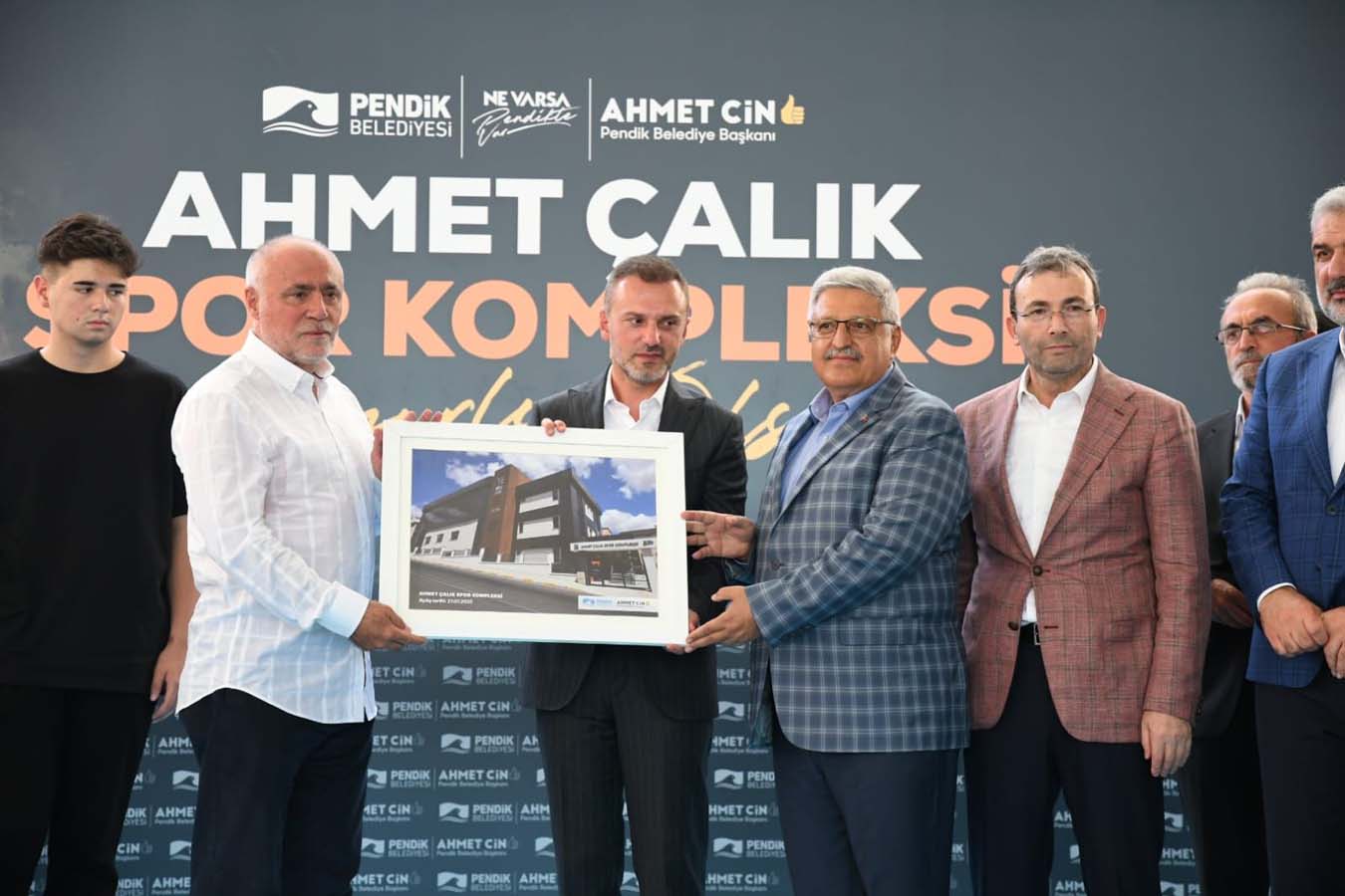 Pendik Belediyesi Ahmet Çalık Spor Kompleksi'nin açılışını gerçekleştirdi!