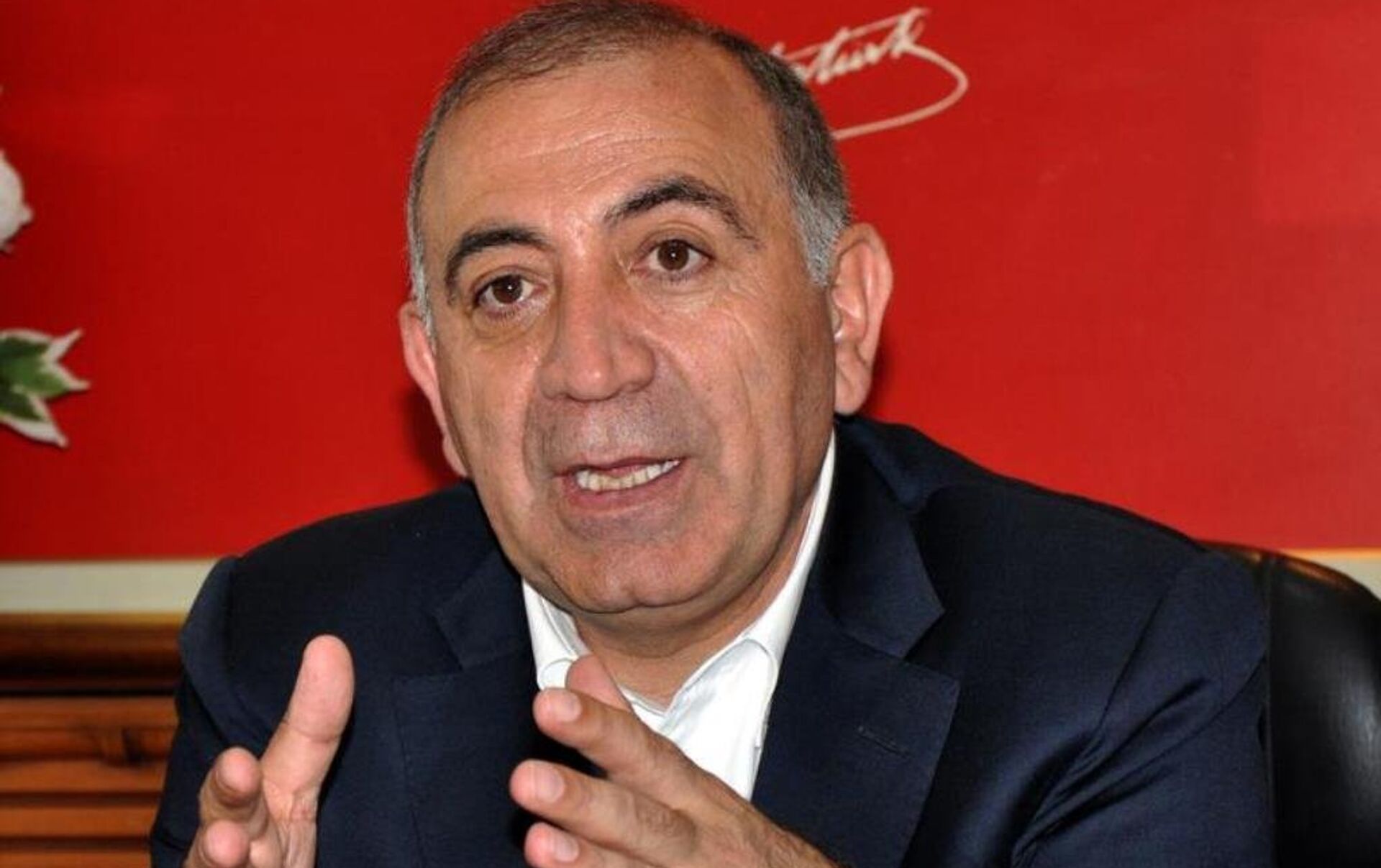 Yemezler! Seçim yaklaşınca CHP'den namaz atağı geldi! Gürsel Tekin, sabah namazına kalktığını kanıtlamak için kırk takla attı!