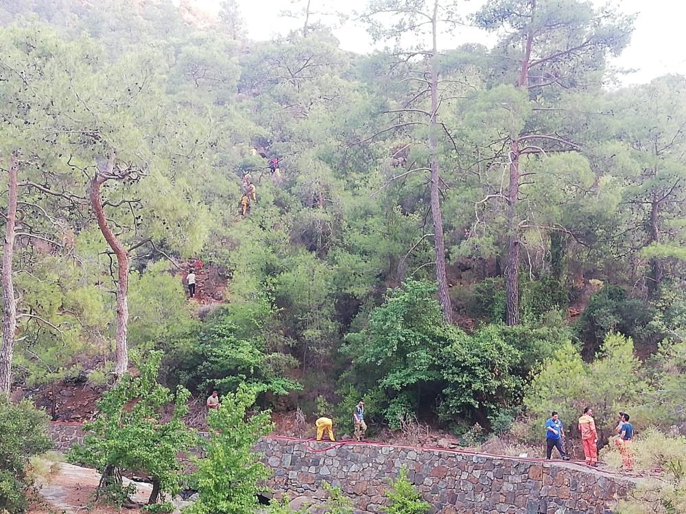 Marmaris'te çıkan orman yangınının büyümesi engellendi! Söndürme çalışmaları son buldu!