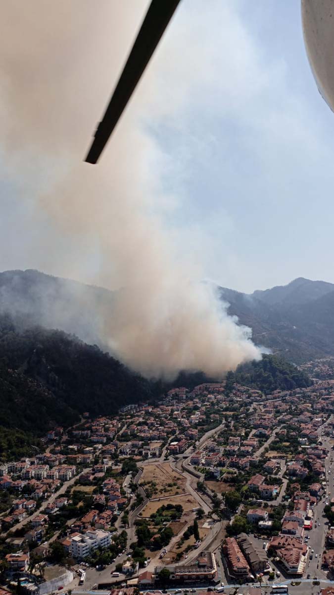 Son dakika | Muğla'nın Marmaris ilçesinde orman yangını! Alevler rüzgarın etkisiyle yayılıyor