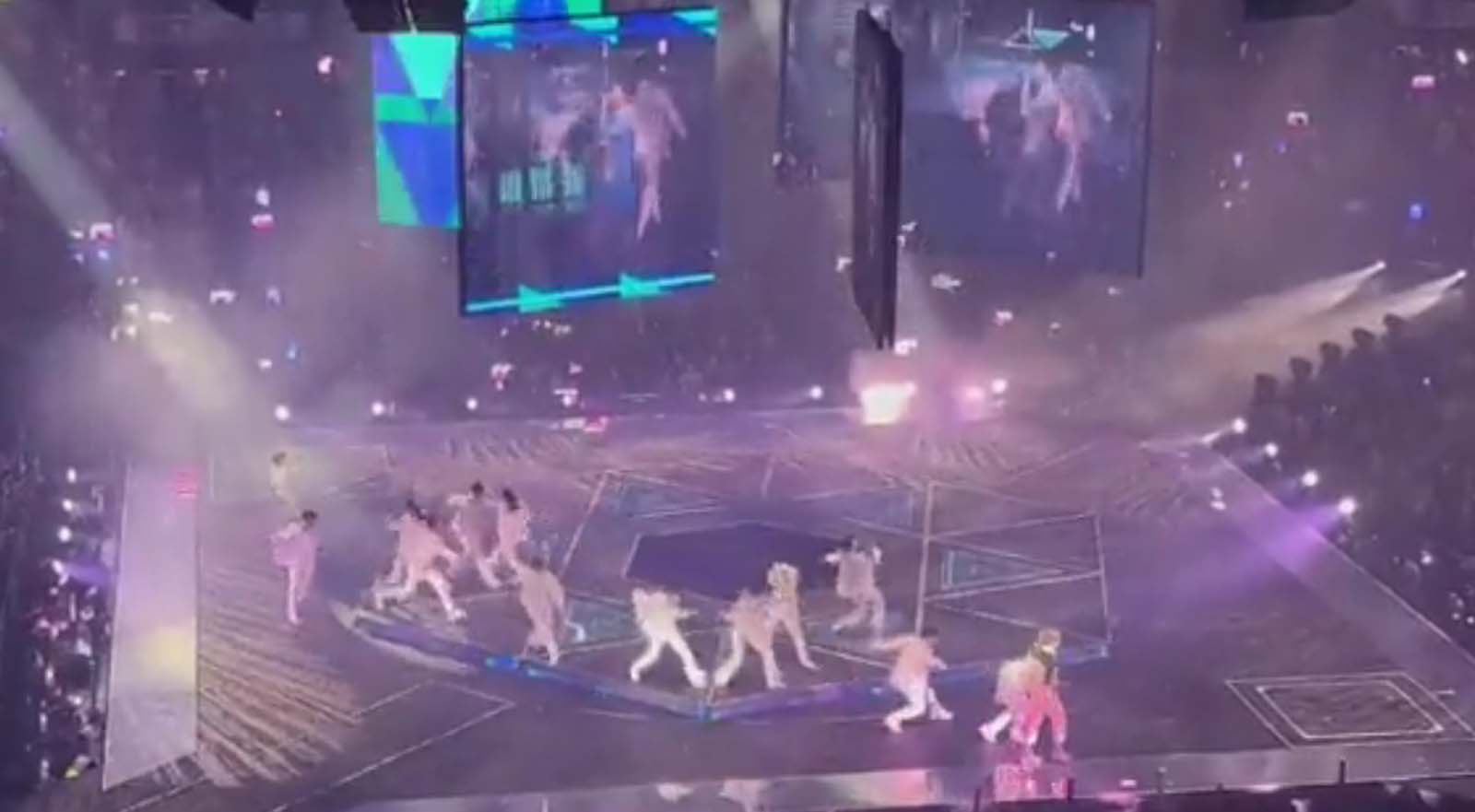 Hong Kong'daki Mirror konserinde korkunç kaza! Dev ekran dansçıların üzerine düştü!