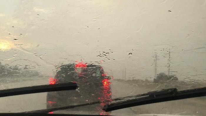 Sıcaklık 40 dereceye dayanmıştı! Iğdır'da birden bastıran yağmur vatandaşları şaşkına çevirdi!