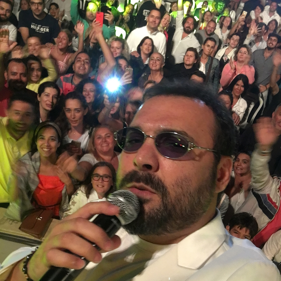 Harbiye'de Yaşar konseri fırtınası! İlham İrem'i unutmadı, binlerce kişi bir anda ayağa kalkarak...