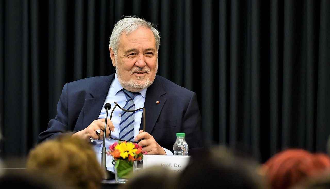 Türkiye'de 30 sene içerisinde nüfus probleminin ortaya çıkacağını ifade eden İlber Ortaylı: Doğan çocuklarımızı korumalıyız...