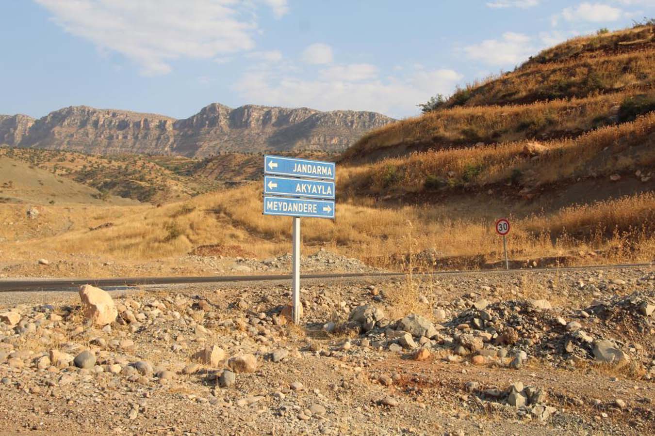 Yer altından gelen ürkütücü sesler bir köyü ayağa kaldırdı! AFAD ekipleri incelemeler için köye gitti!