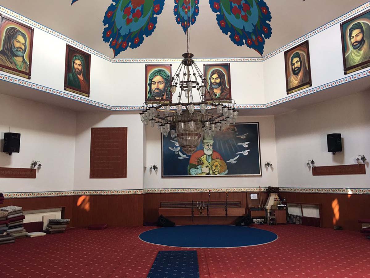 Ak Parti Sözcüsü Ömer Çelik'ten Cem evlerine yapılan saldırıları kınadı! Bu saldırılar hepimize yapılmıştır