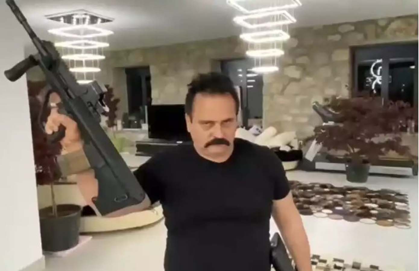 Kendisini mehdi ilan eden Tuncer Çiftçi'nin müritlerinden skandal video! Allah'ın Nuru diyerek Tuncer'in doğum gününü kutladılar!