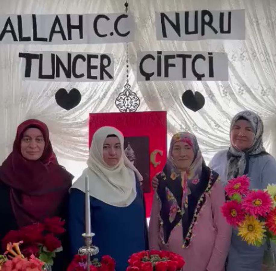 Kendisini mehdi ilan eden Tuncer Çiftçi'nin müritlerinden skandal video! Allah'ın Nuru diyerek Tuncer'in doğum gününü kutladılar!