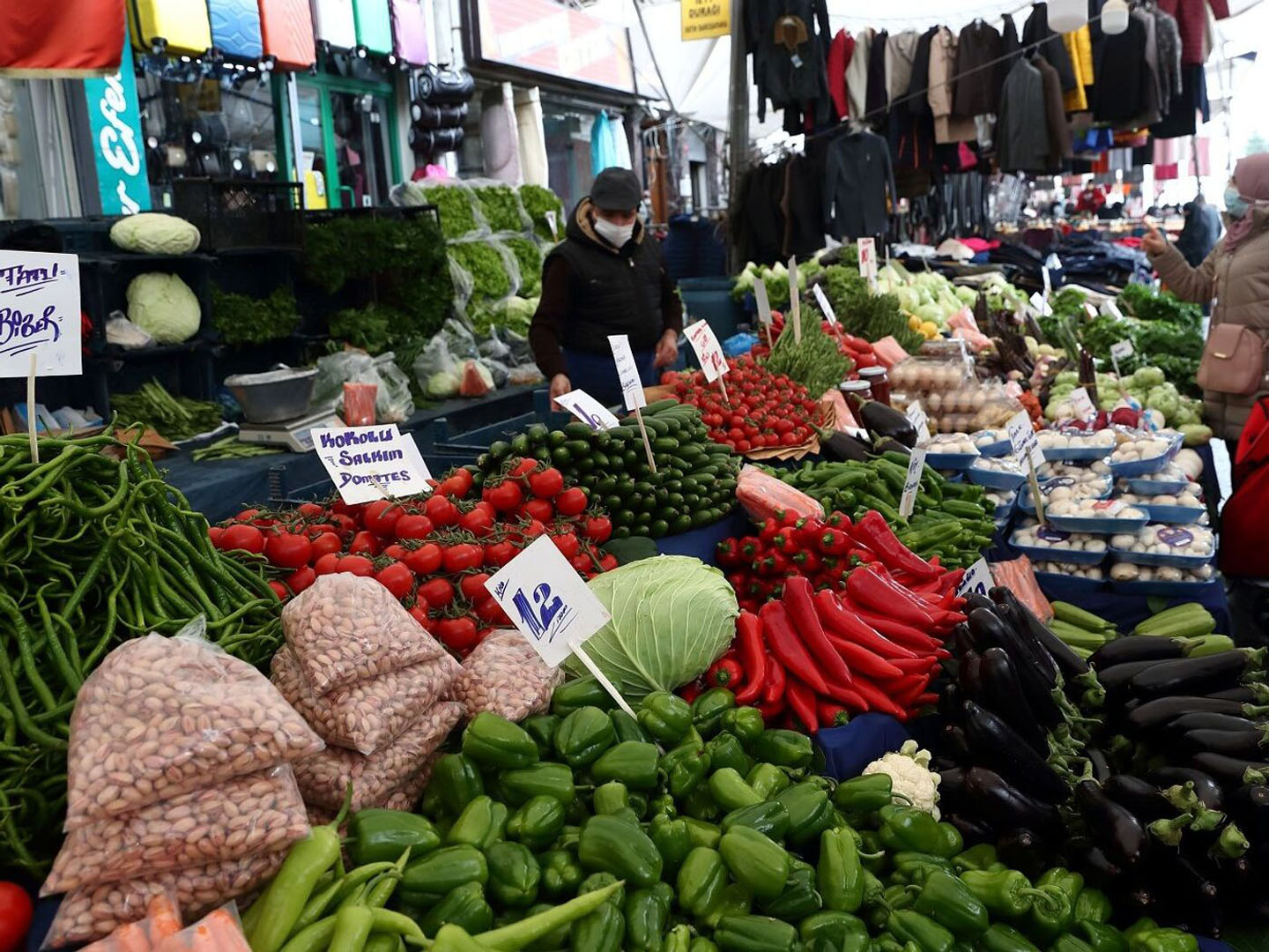 Pazar tezgahlarının zam şampiyonu belli oldu! Yaz aylarının vazgeçilmesi erik fiyatları dibi gördü!