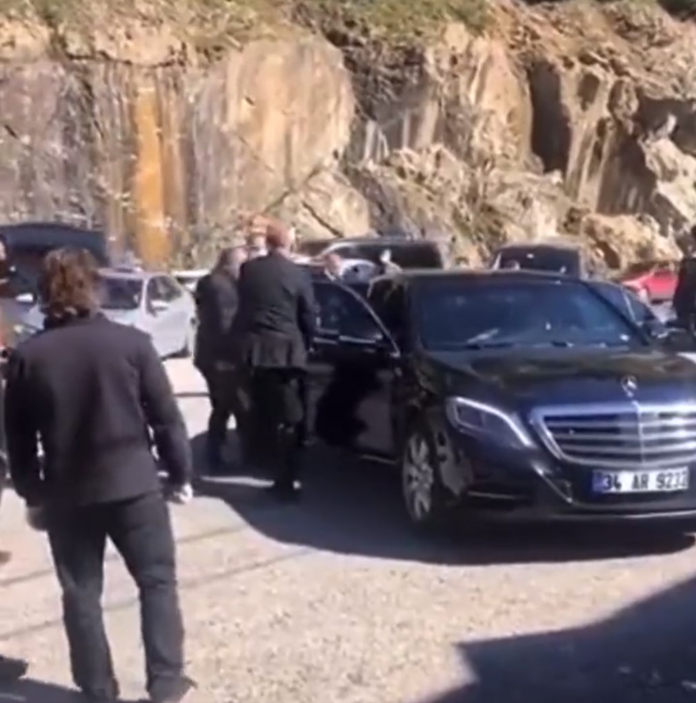 Z kuşağının hedefi İBB Başkanı olmak oldu! Ekrem İmamoğlu uzun konvoyu ve tatilleri gençleri cezbetti! Konvoyun olsun, tatil yap, süper meslek!