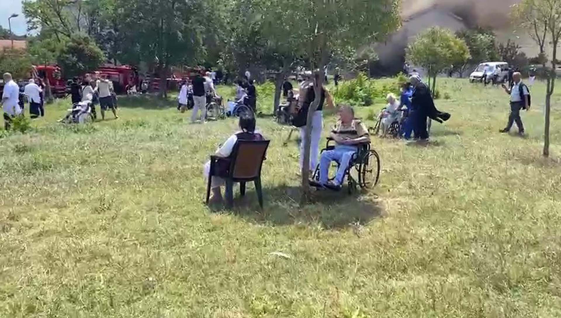 Son dakika | Zeytinburnu Balıklı Rum Hastanesinin çatısında yangın! Tüm hastalar tahliye edildi