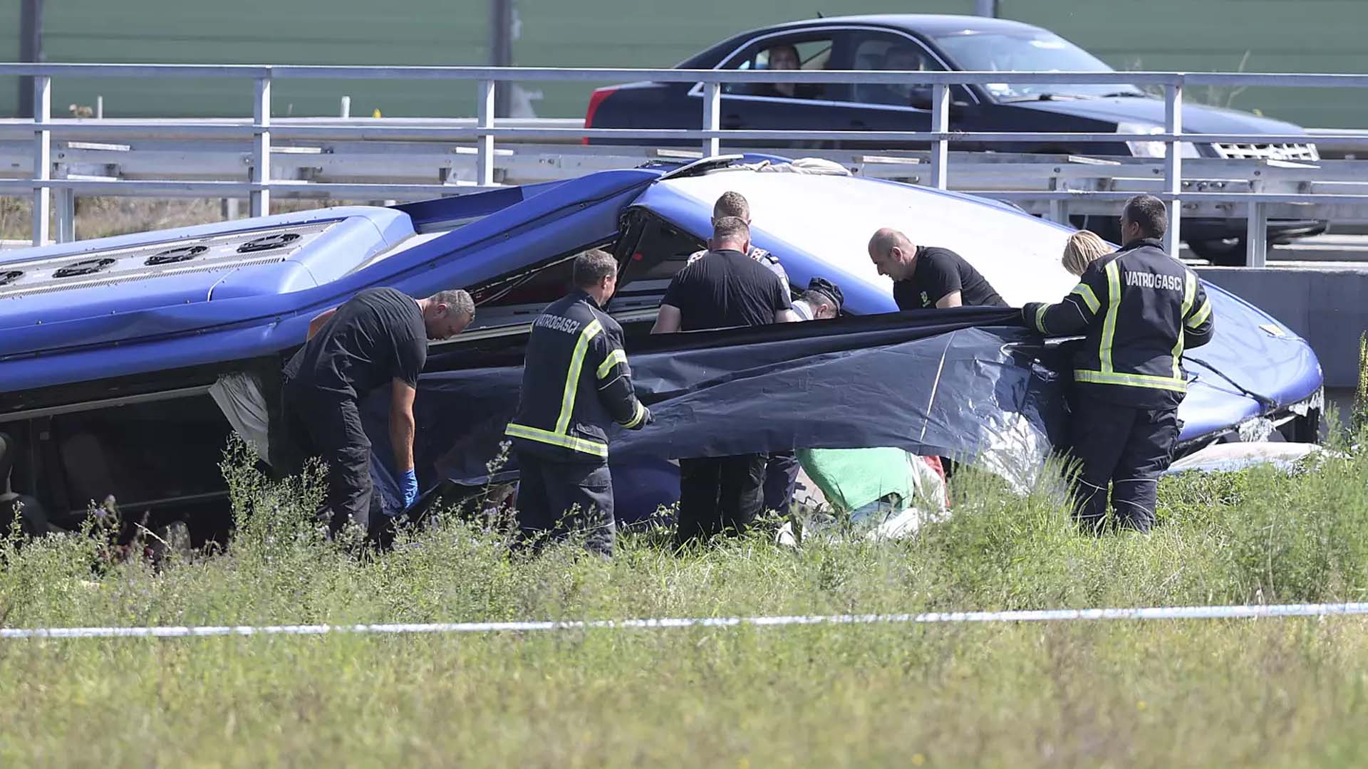 Hırvatistan'da yolcu otobüsü şarampole devrildi! 12 ölü, 18'i ağır 31 yaralı 