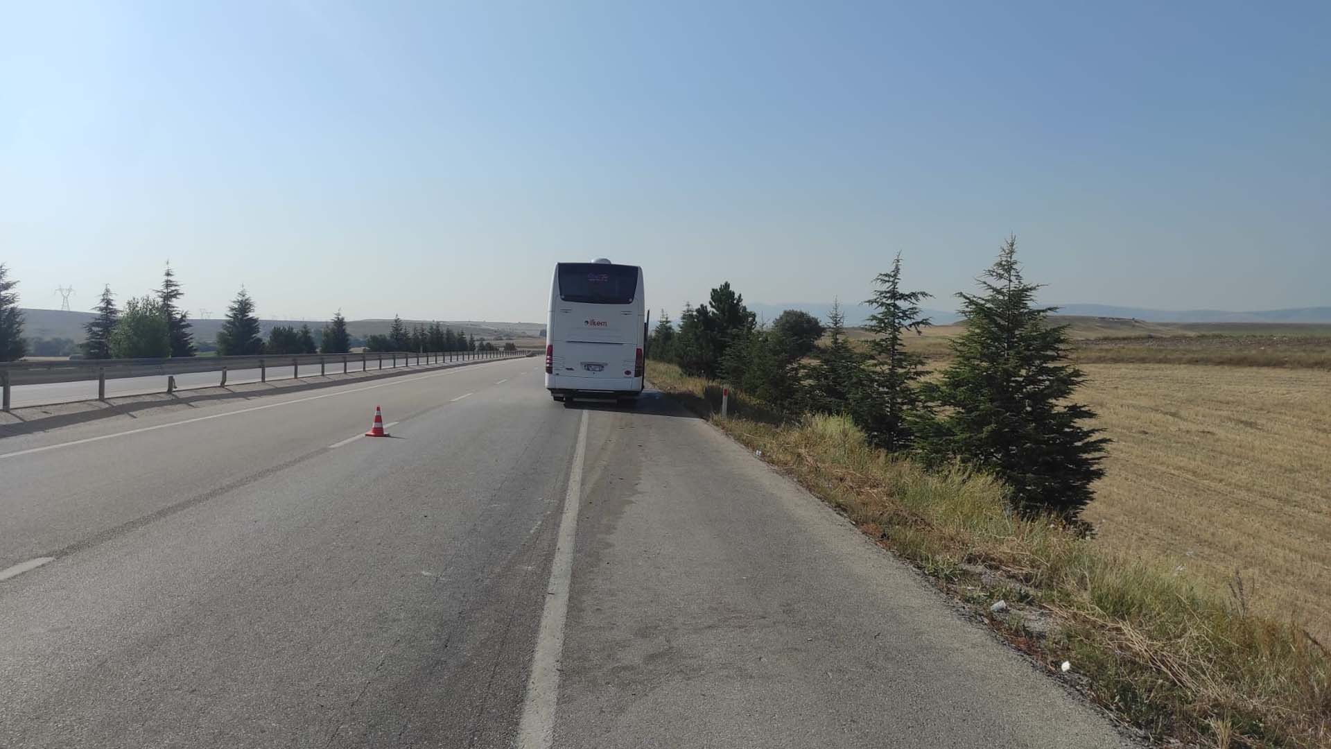 Afyonkarahisar'da iki kaza! TIR'a kamyon ve yolcu otobüsü çarptı: 2 kişi olay yerinde öldü, 5 kişi yaralandı 