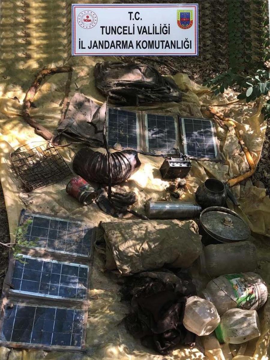 Terör örgütüne ağır darbe! Sığınaklardan çok sayıda malzeme ele geçirildi
