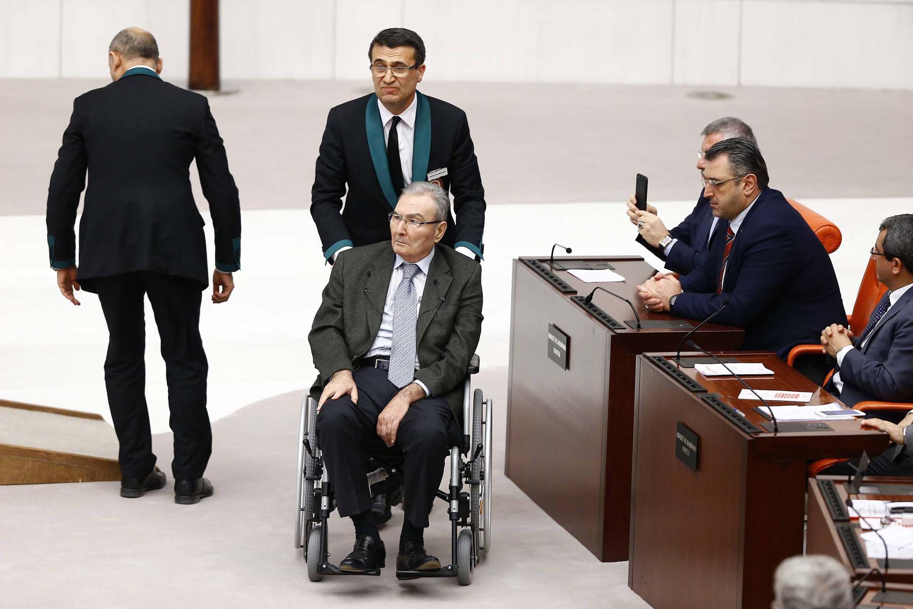 Deniz Baykal öldü mü? İYİ Partili Aytun Çıray'ın paylaşımı sosyal medyayı karıştırdı! Deniz Baykal'a Allah'tan rahmet dilerim