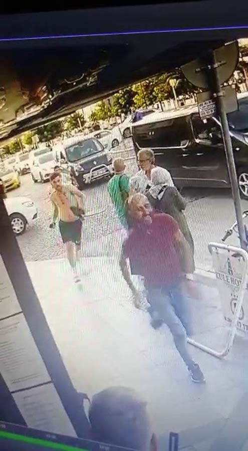 Barlar sokağında pes dedirten kavga! Tabak ve bardaklar havada uçuştu! Polislerden biri yaralandı