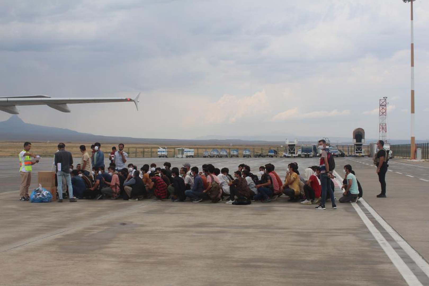 Kaçak göçmenlerle mücadele sürüyor! 362 Afganistanlı sınır dışı edildi!