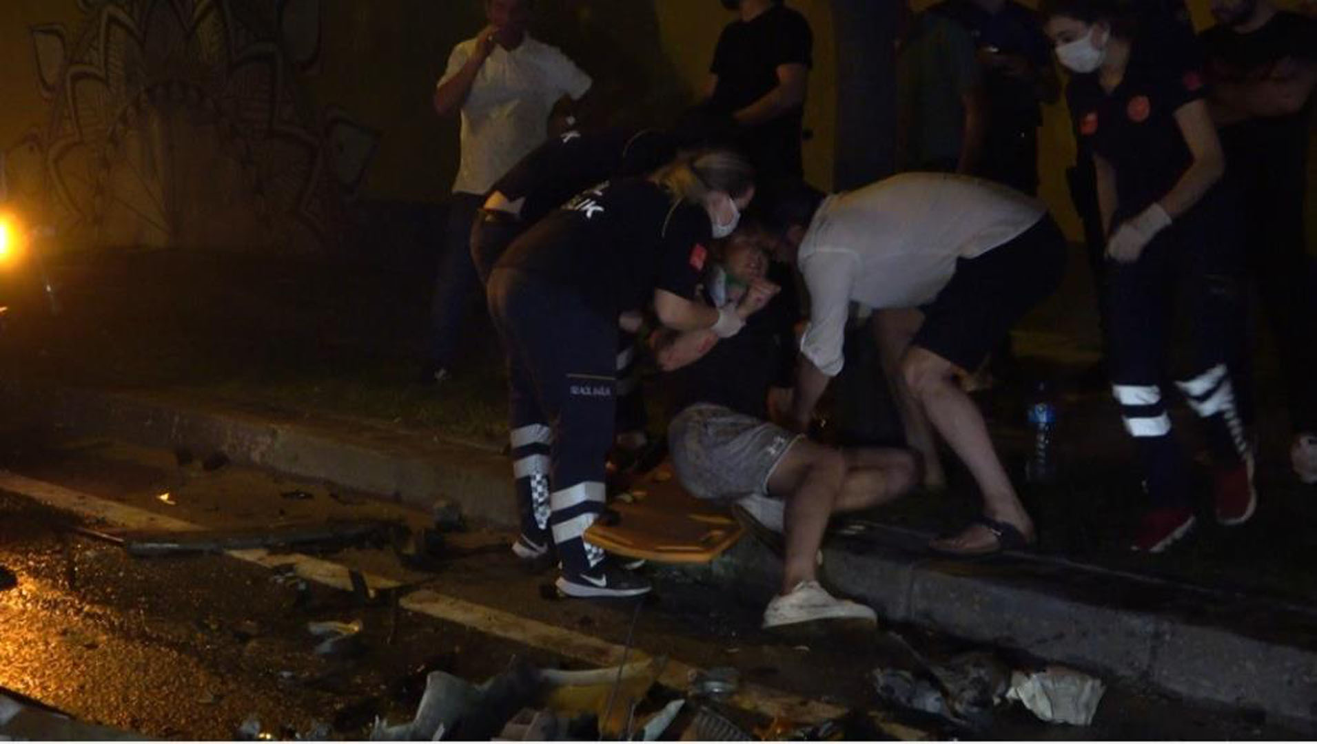 Bursa'da feci kaza! 2 otomobil kullanılamaz hale geldi!