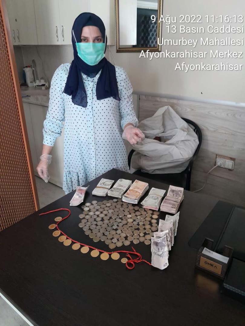 Bankamatikte bile bu kadar para yoktur! Dilencinin çantasından adeta servet çıktı!