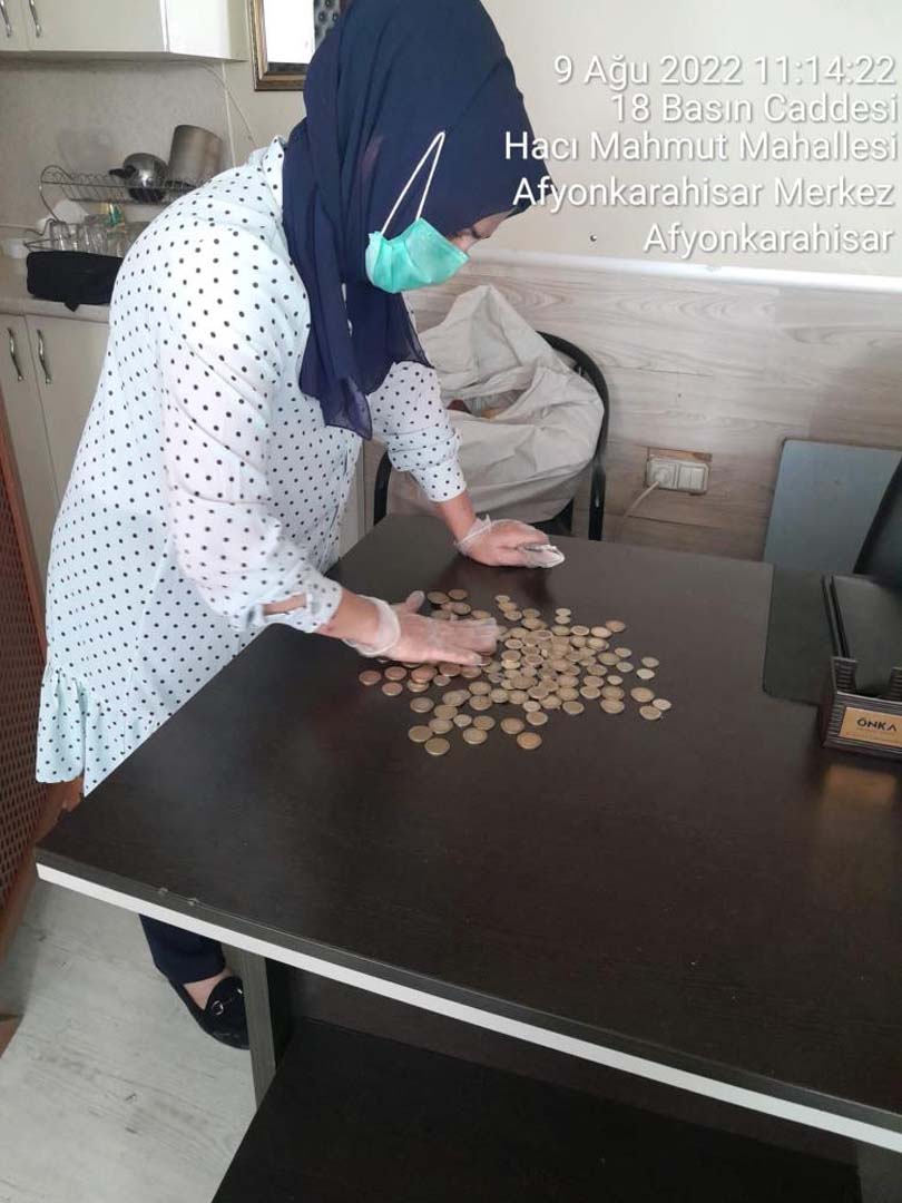 Bankamatikte bile bu kadar para yoktur! Dilencinin çantasından adeta servet çıktı!