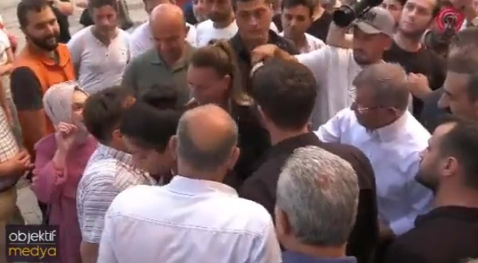 Vatandaşın o sorusu Ahmet Davutoğlu'nu afallattı! Parmağını sallyıp bağırmakla yetindi! Yediğinz çorbayı nasıl kirlettiniz?