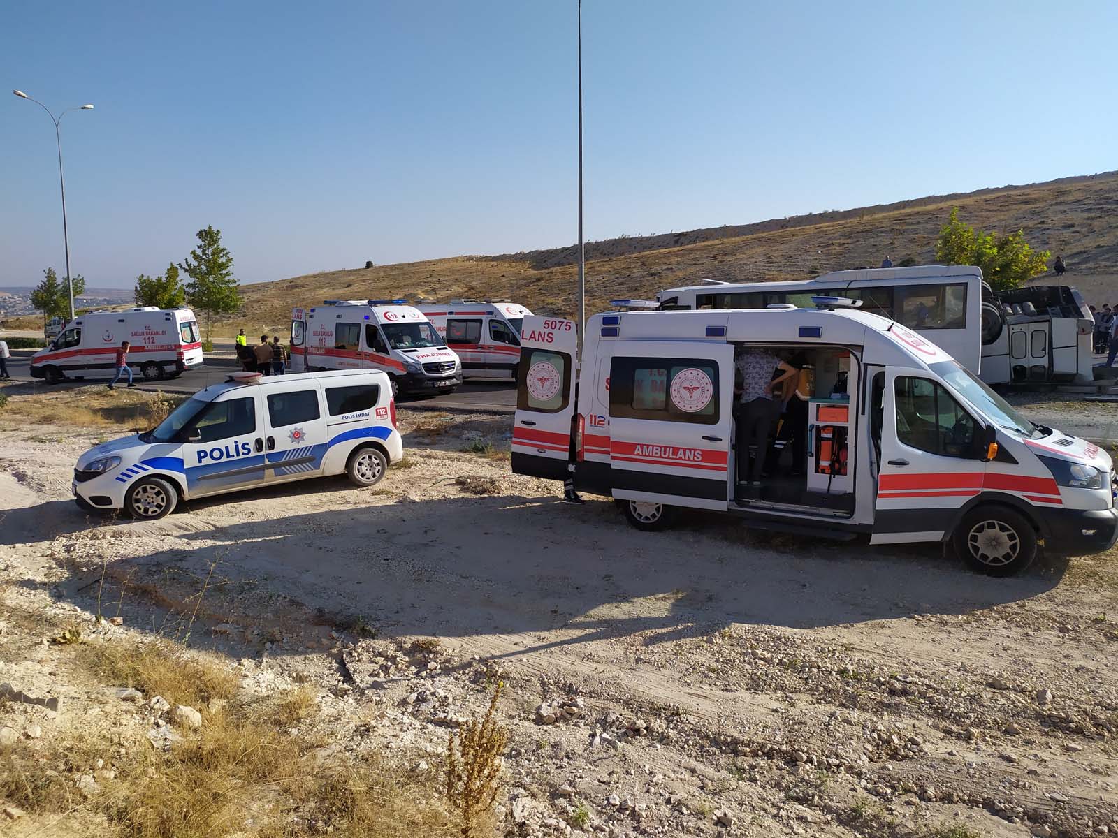 Gaziantep Şehitkamil'de feci kaza! İki işçi servisi çarpıştı, biri takla attı: 3'ü ağır 22 kişi yaralandı 