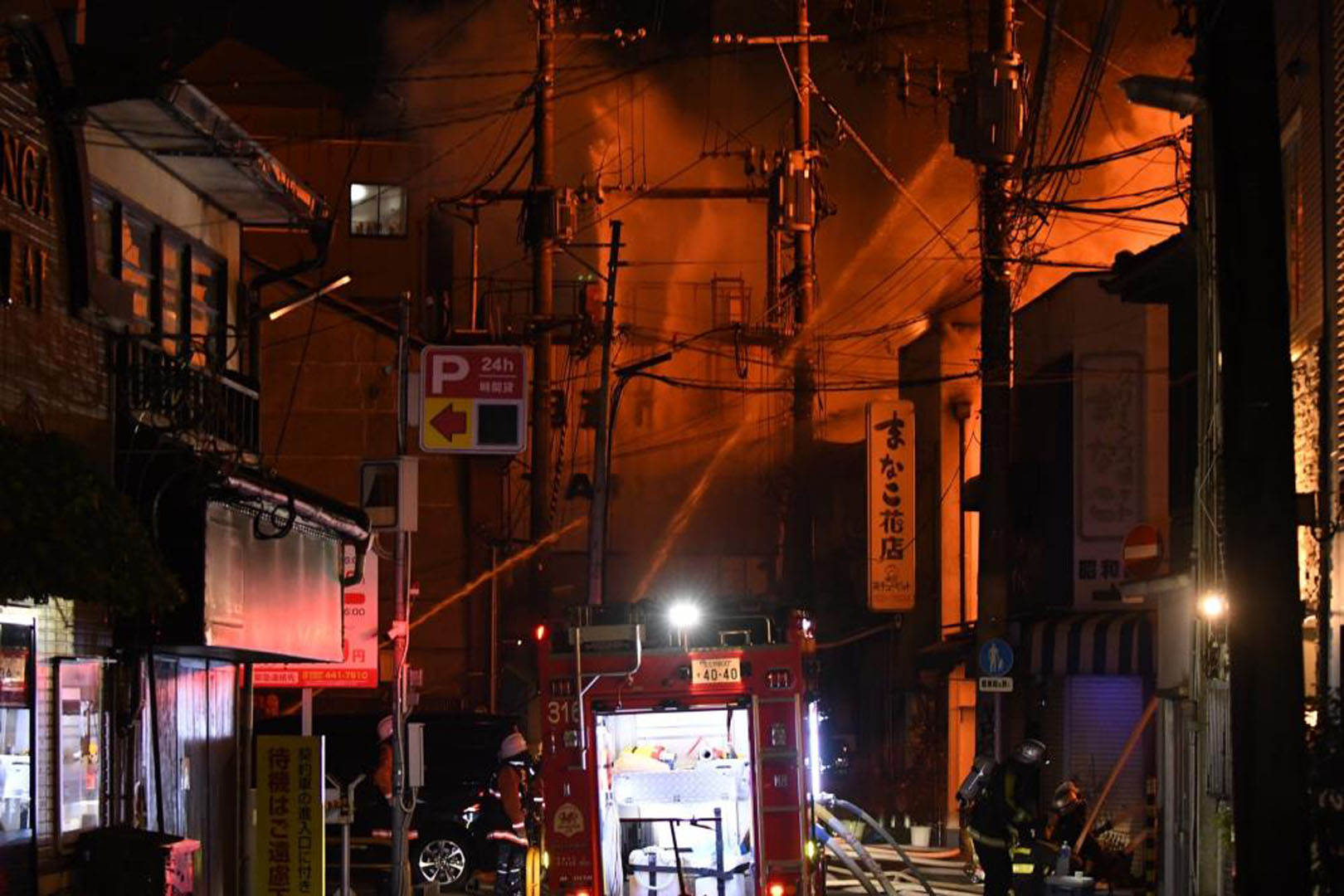 Japonya'da yangın faciası! Tarihi çarşı yanıp küle döndü