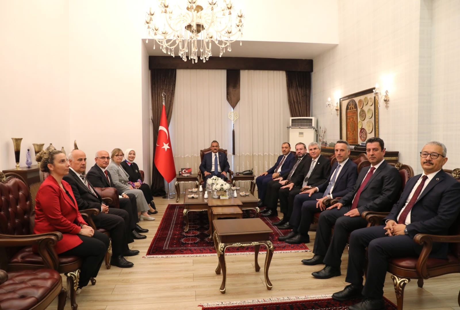 Sakarya'daki il değerlendirme toplantısında konuşan Bakan Özer: Türkiye son 20 yılda okullaşma oranında gerçekten çok ciddi bir sıçrama yakaladı