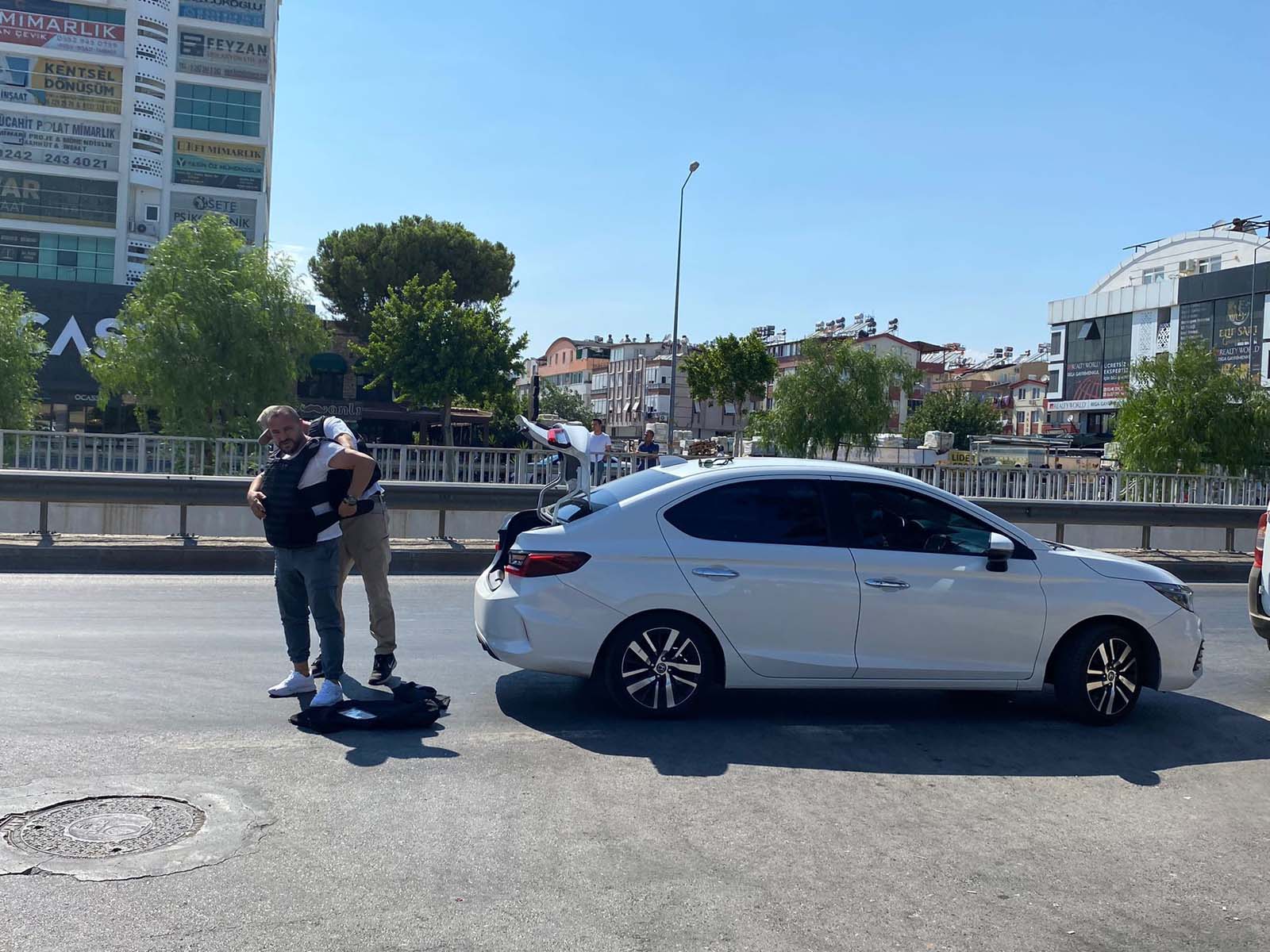 Son dakika | Antalya Kepez'de filmleri aratmayan olay! Bir bankanın müdürü rehin alındı