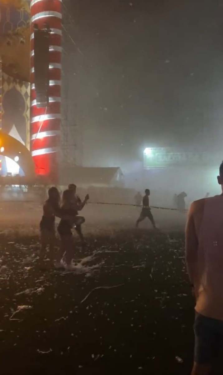 İspanya'da müzik festivali kana bulandı! Şiddetli rüzgar sahneyi çökertti: Ölü ve yaralılar var