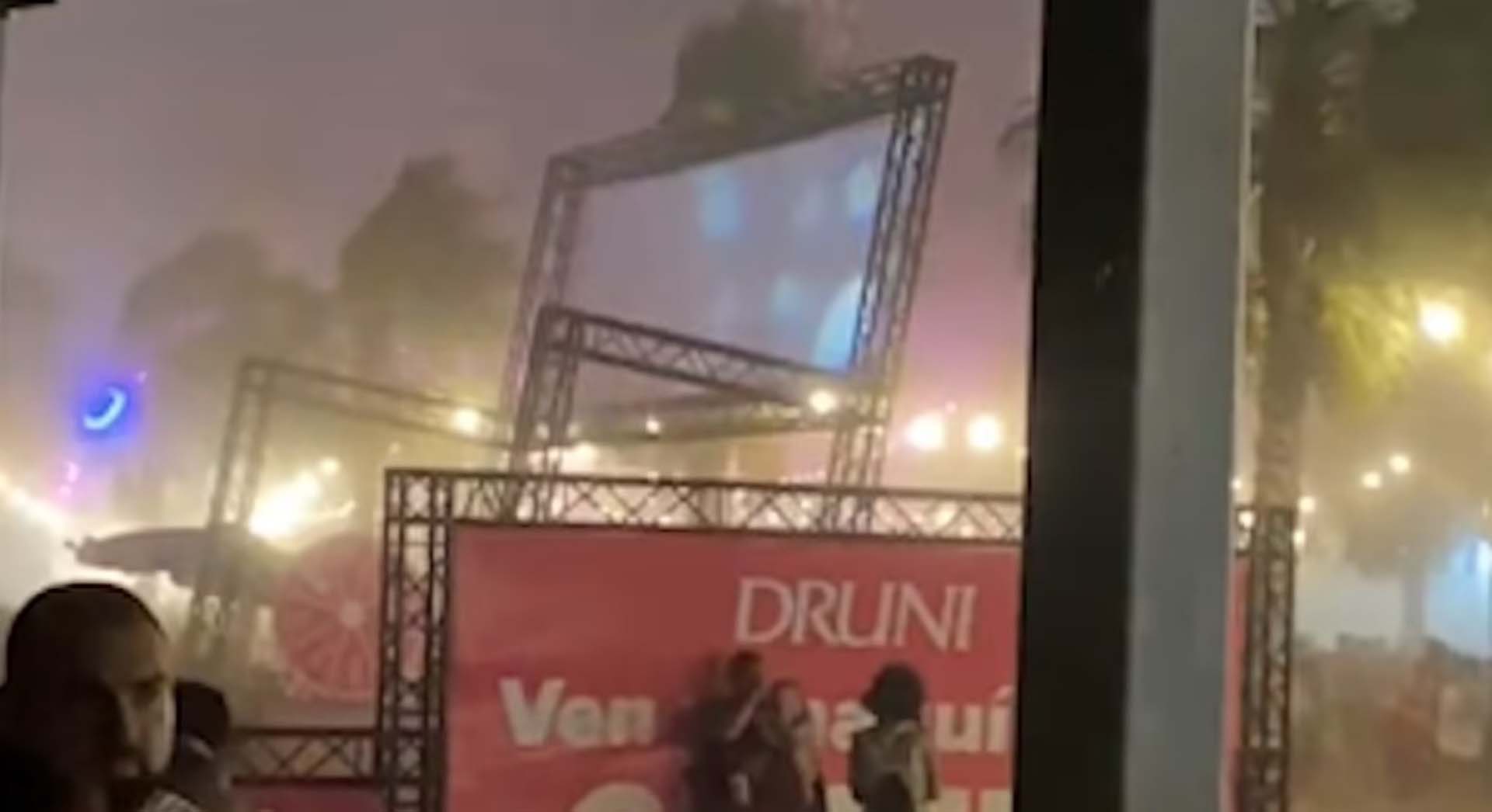 İspanya'da müzik festivali kana bulandı! Şiddetli rüzgar sahneyi çökertti: Ölü ve yaralılar var