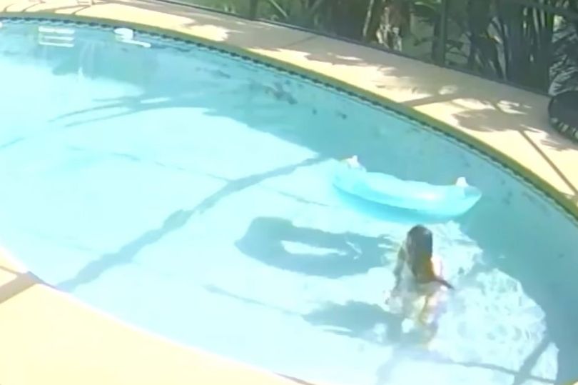 Hiç acımadı, köpeğini havuzda boğarak öldürdü! Köpeğin ölüsüyle 4 gün yaşayan kadın, tüm ülkeyi şoke etti! "Hayatımda gördüğüm en korkunç şey"