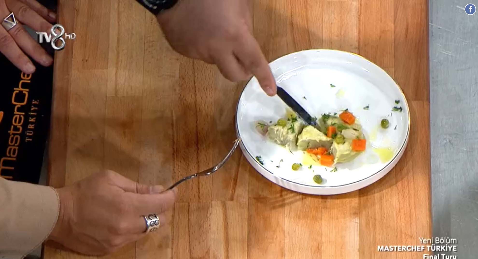 Masterchef Türkiye'ye damga vuran olay! Ayşegül'ün yaptığı enginar Mehmet Şef'i kızdırdı! Sen beni öldüreceksin