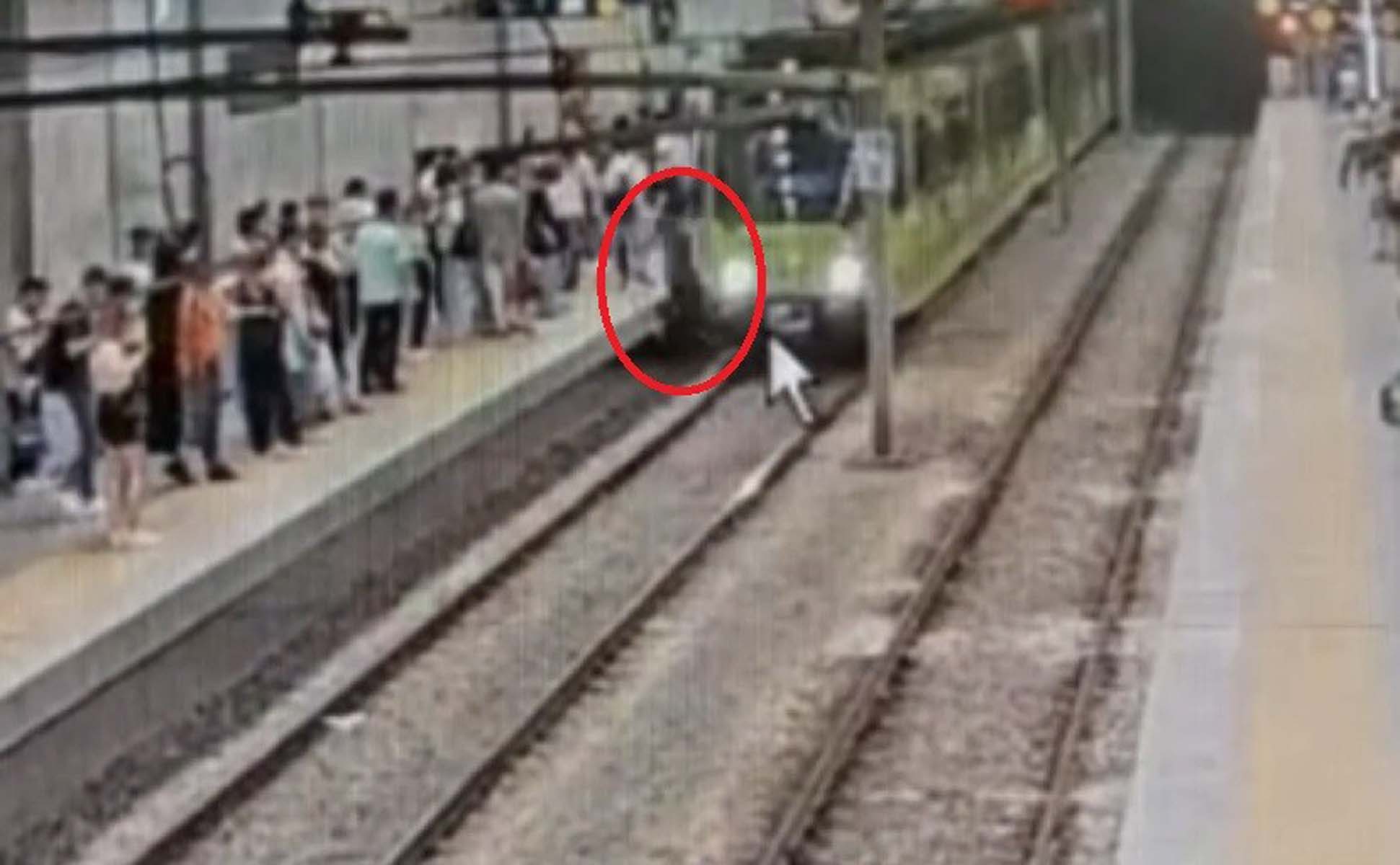 Bursa Nilüfer'de yürekleri ağıza getiren olay! Bir kişi, trenin önüne atladı