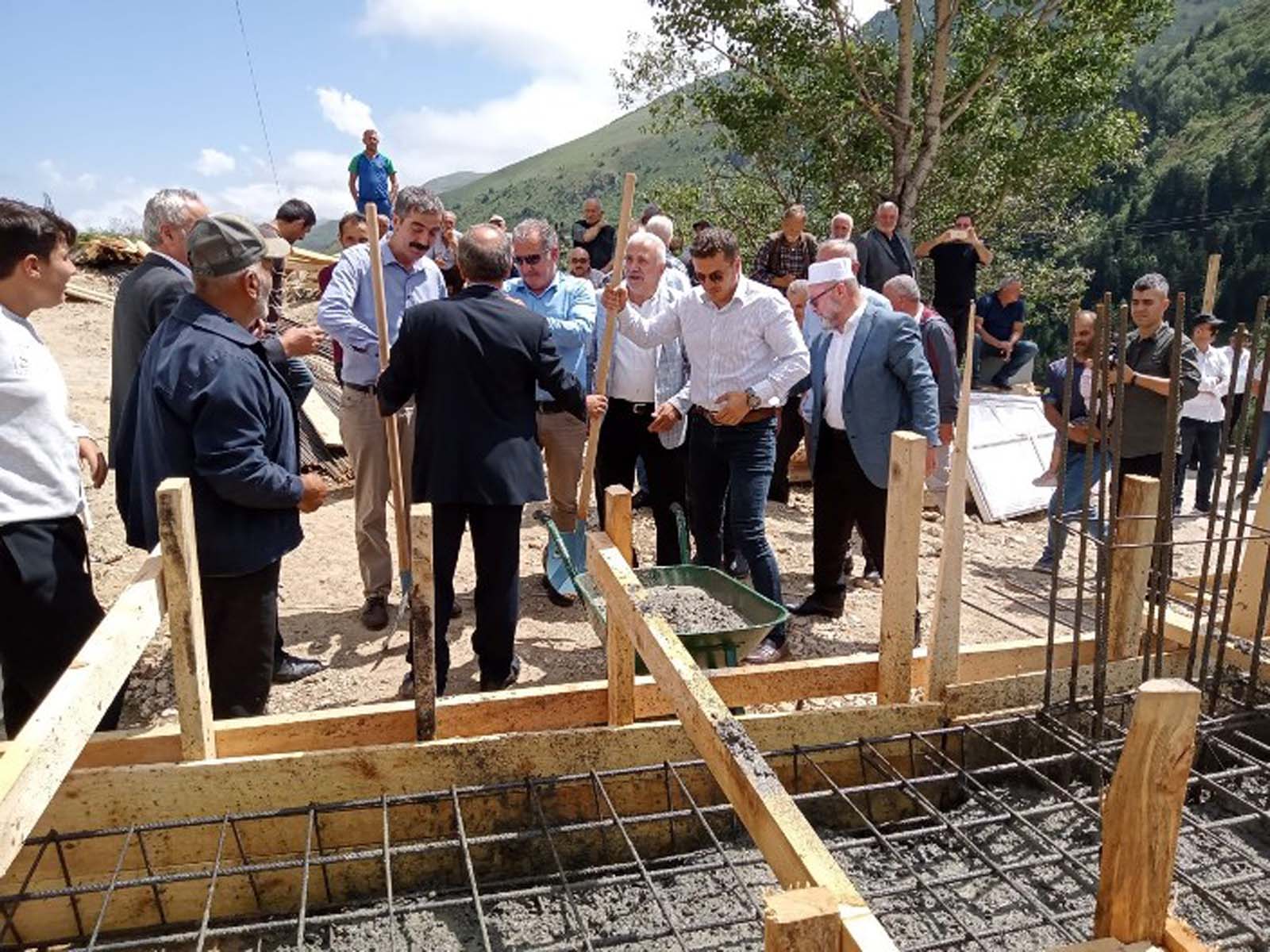 Eskice köyü camisi yeniden yapılmaya başlandı 