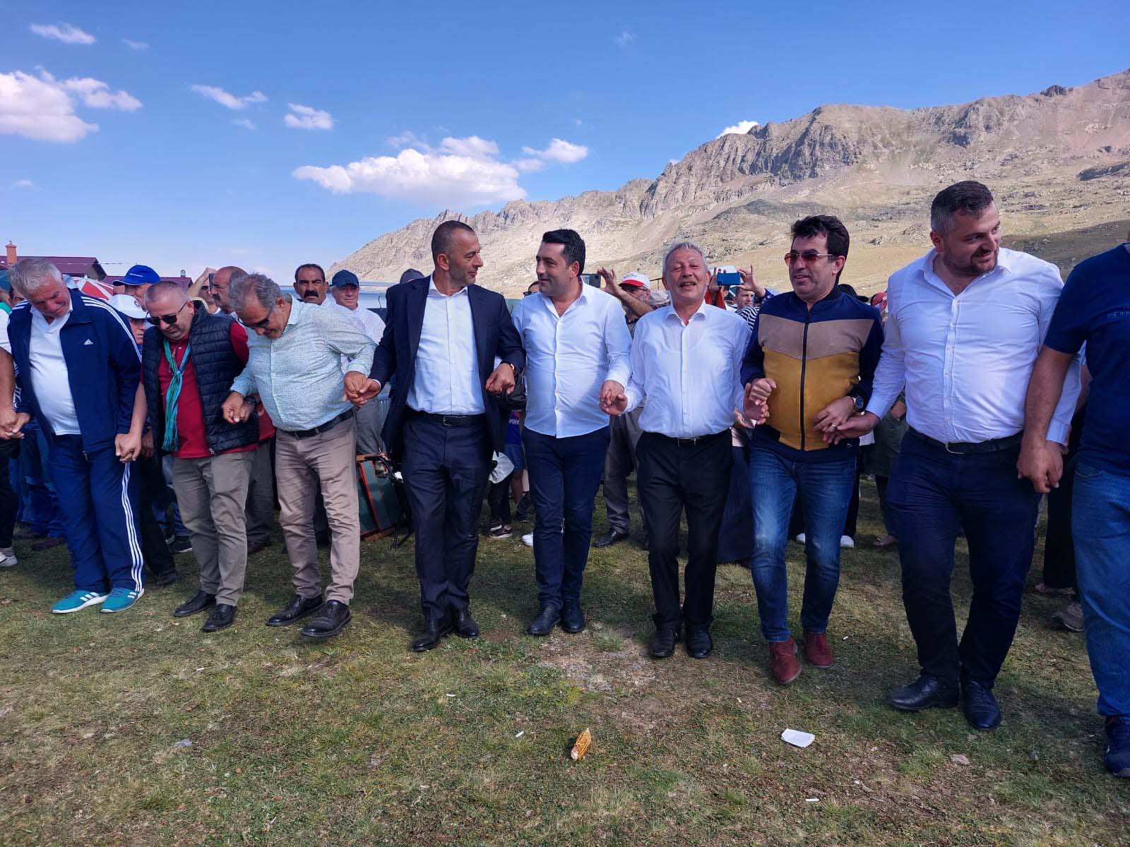 Ovit Yayla Festivali coşturdu! 2 bin 640 rakımda 3 saat horon oynadılar 