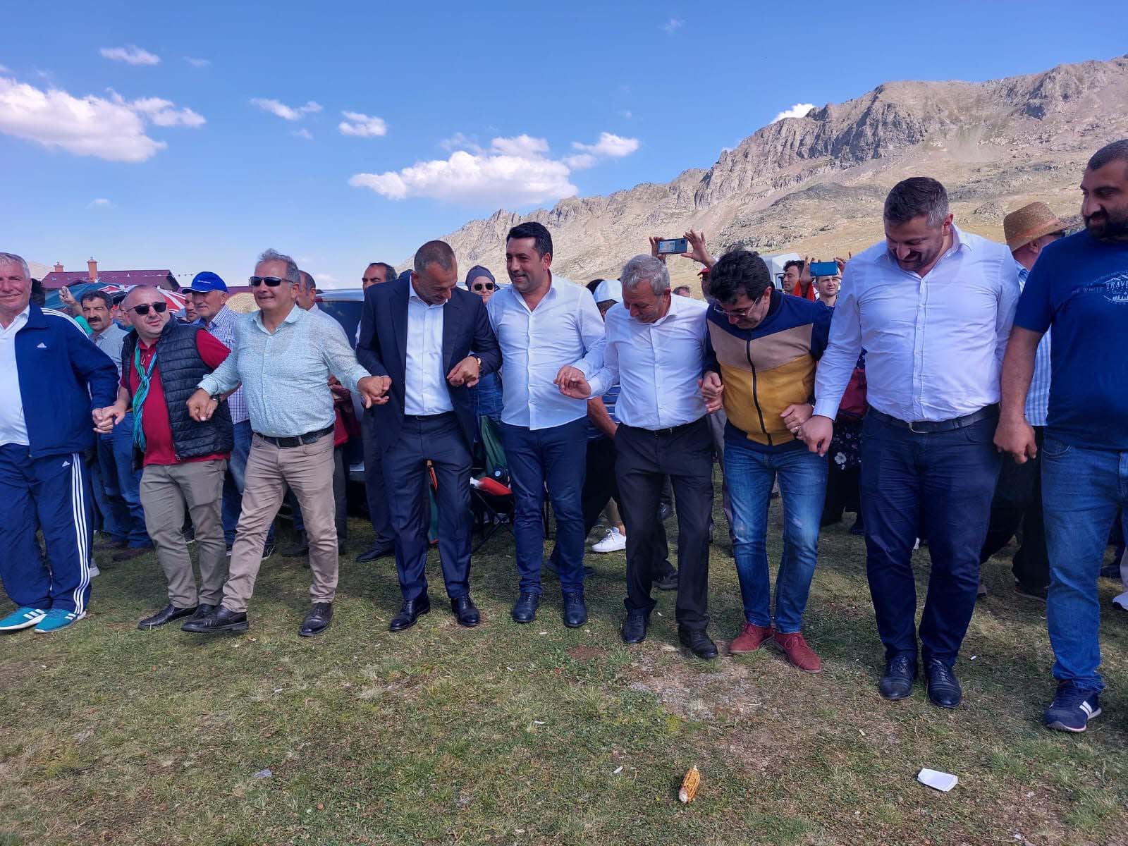 Ovit Yayla Festivali coşturdu! 2 bin 640 rakımda 3 saat horon oynadılar 