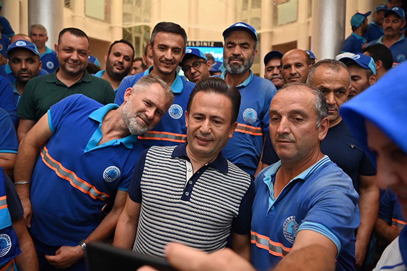 Yapılacak olan zam büyük coşkuya neden oldu! Tuzla Belediye Başkanı Şadi Yazıcı'ya zam sonra kutlama!