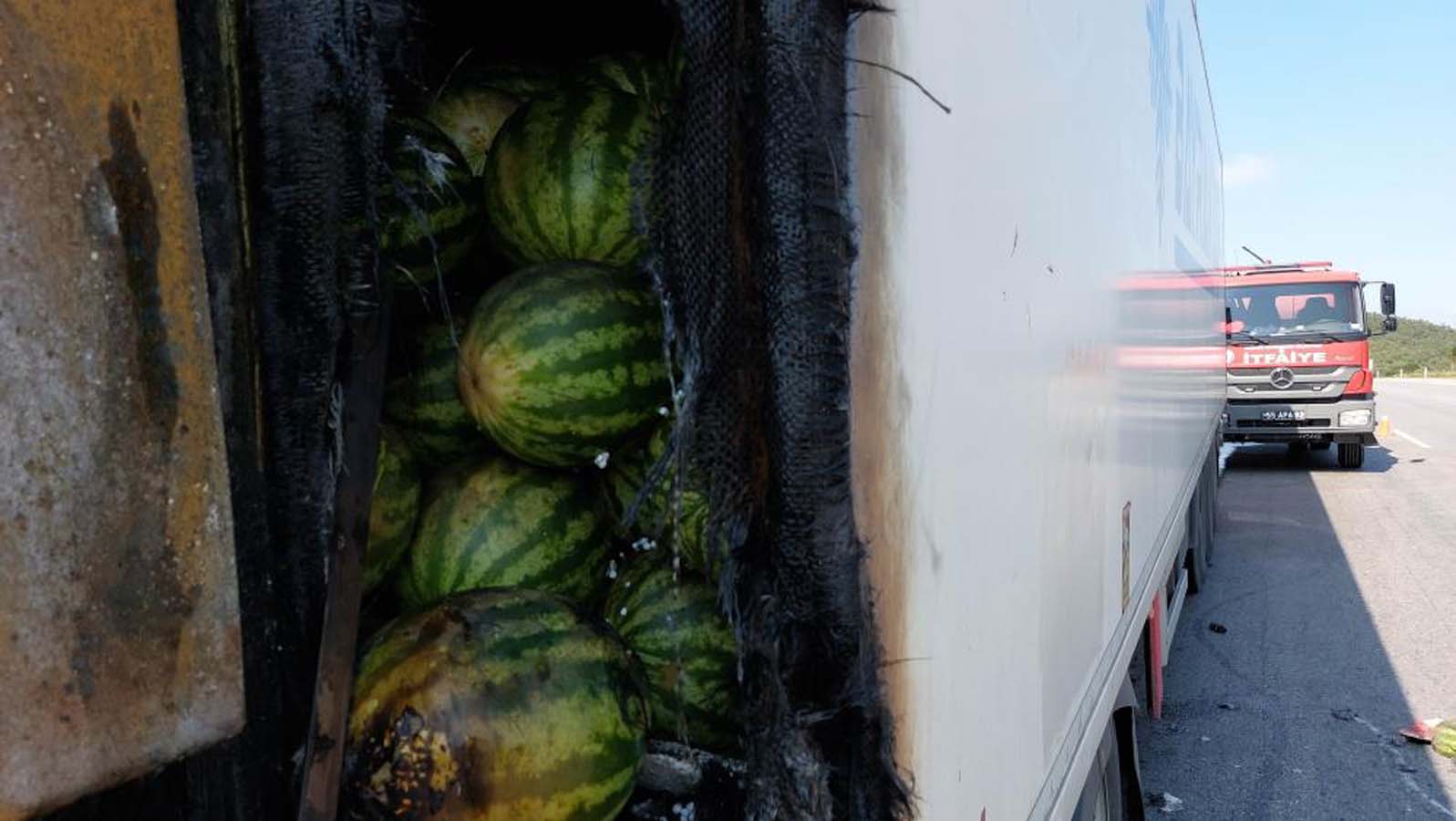 Ukrayna'ya giden tır alev topuna döndü! Karpuzlar cayır cayır yandı!