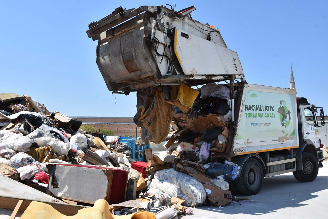 Pendik Belediyesi'nden dev hizmet! Atık Geliştirme Merkezleri büyütülüyor, enerji santrallerine yakıt sağlanacak!