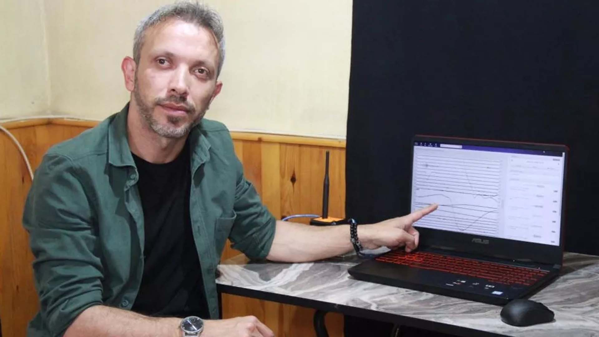 Evinde kurduğu sistemle deprem tahminleri yapıyor! Ahmet Yakut zaman vererek depremin yeri ve zamanını açıkladı: 1 haftalık süreçte dikkat etmeliyiz