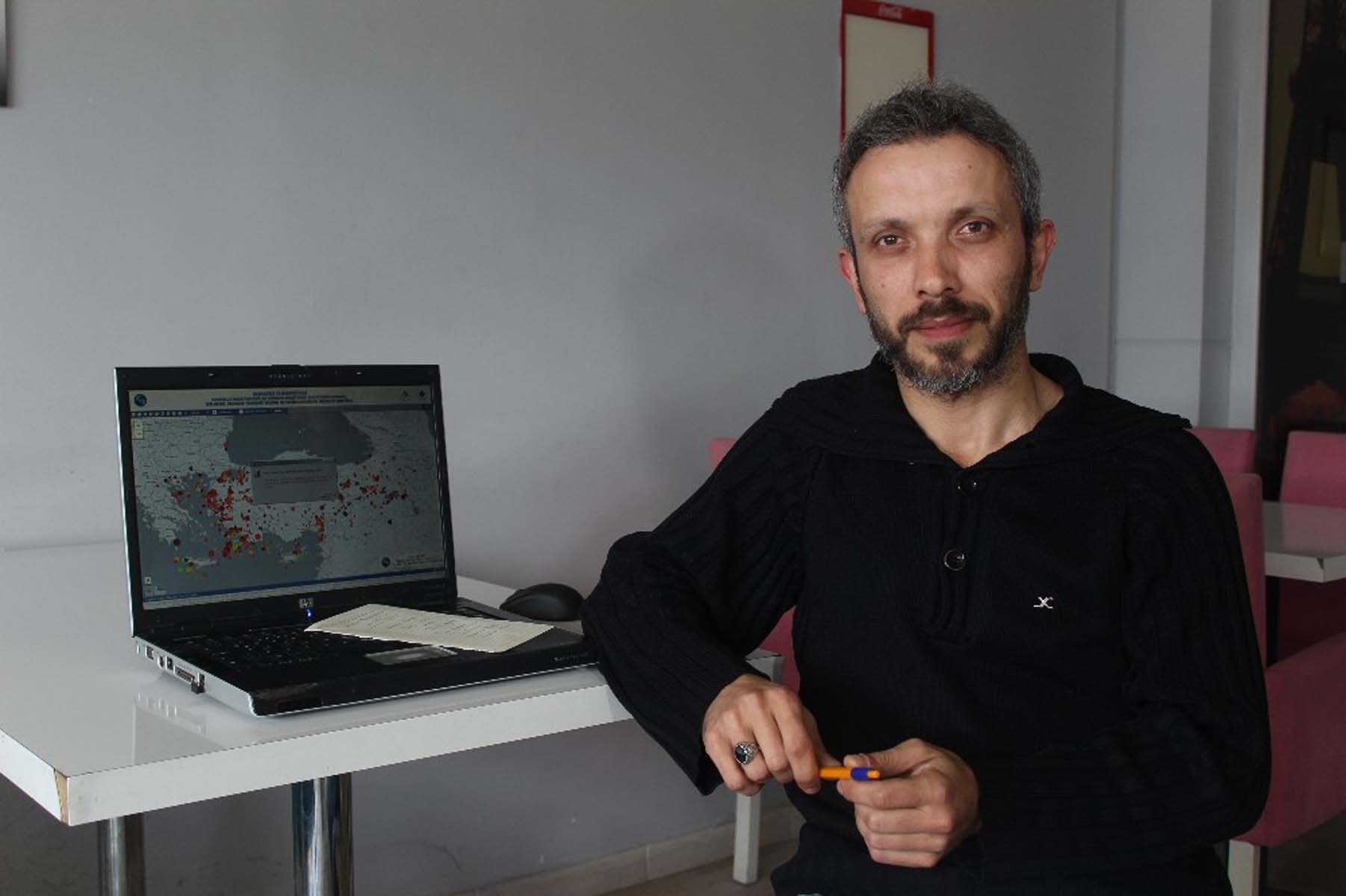 Evinde kurduğu sistemle deprem tahminleri yapıyor! Ahmet Yakut zaman vererek depremin yeri ve zamanını açıkladı: 1 haftalık süreçte dikkat etmeliyiz